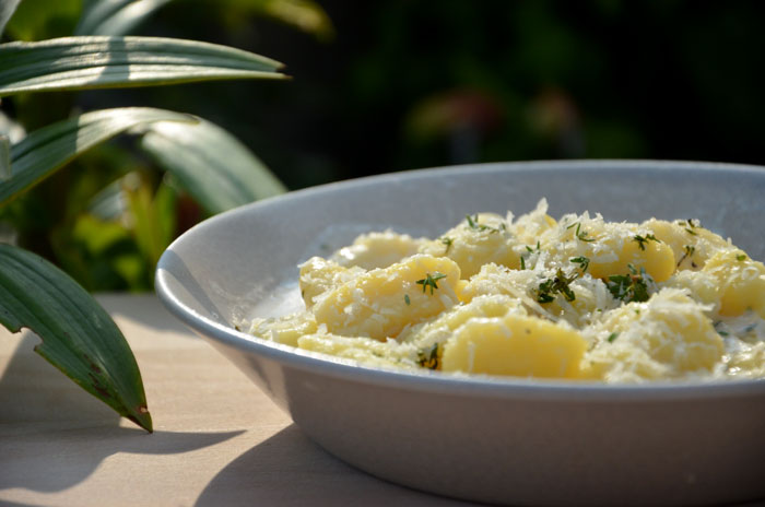 Gnocchi-à-la-crème-d'amandes,-aux-trois-fromages-et-au-thym-frais_0128