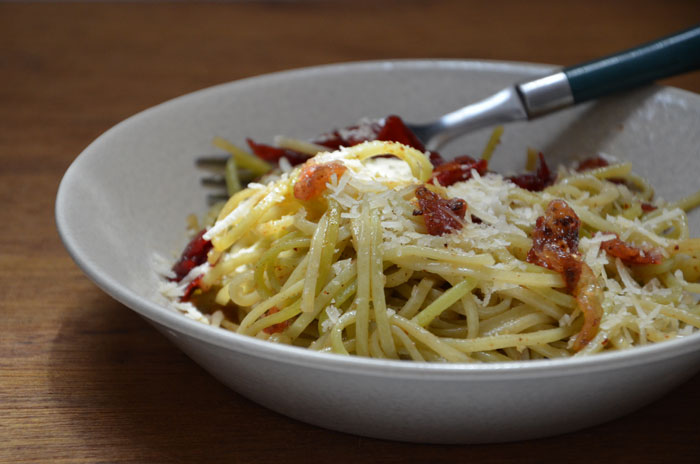 Taglionini-verdi-à-l'ail,-piment,-pancetta-et-poivron-séché_0069