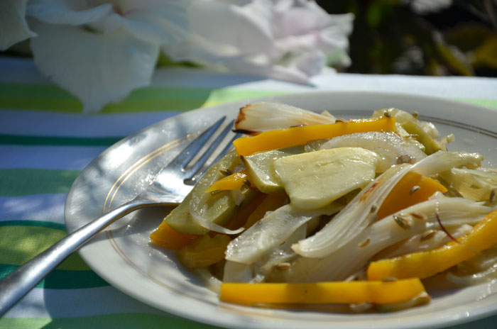 Papillotte-de-courgettes-trompette,-poivron-jeune,-fenouil-et-cébettes-2_0058