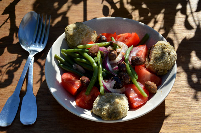 Salade-tomates-haricots-verts-croquettes-d'aubergine-3_0212