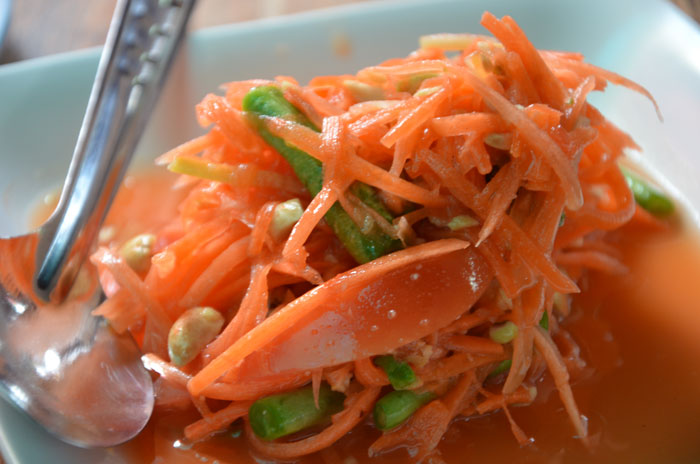 Huen-Phen-Chiang-Mai-Salade-carottes_0358