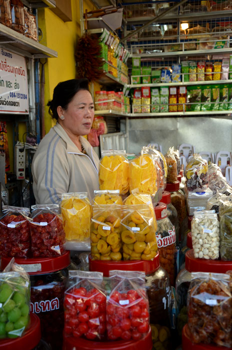 Mae-Sai-vendeuse-de-fruits-confits_0464